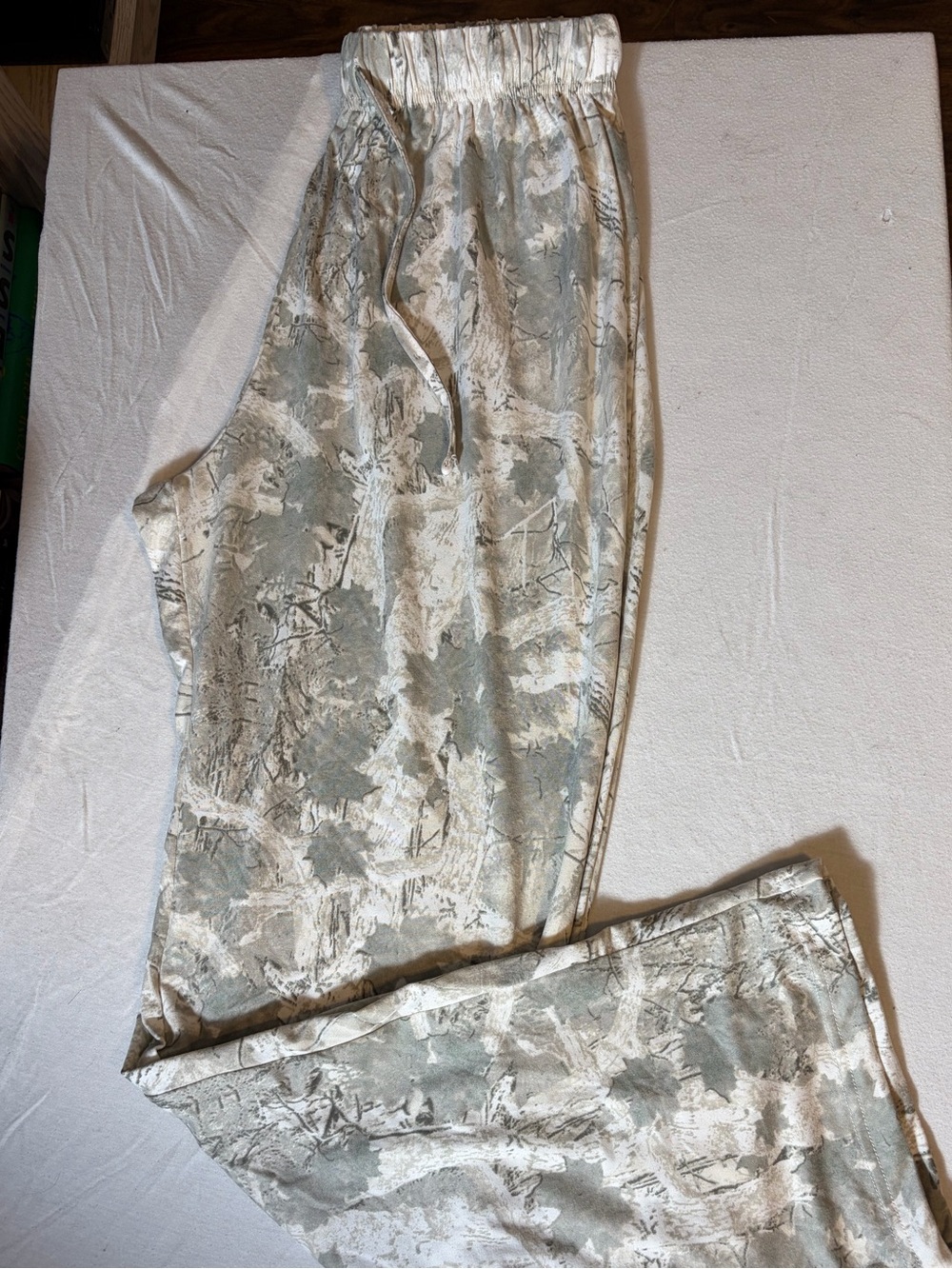 Women's Lightweight Pajama Pants in Sage and Cream